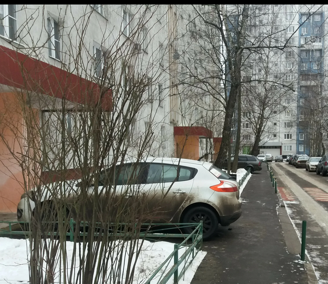 Парковка на Енисейской улице. Фото с сайта local.yandex.ru