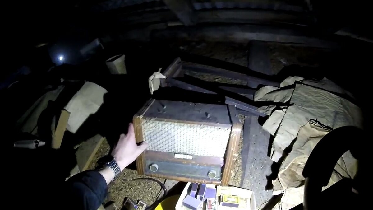 Старинное радио, найденное сталкером на чердаке