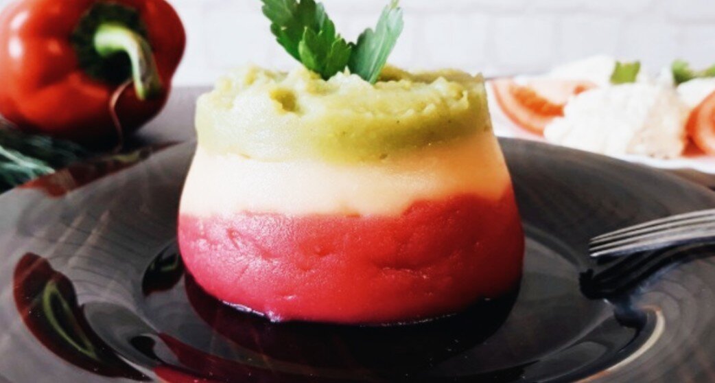 Как сделать цветное пюре. Сложный гарнир. Как сделать цветное пюре. Толченая картошка. Картофельное пюре украшение.