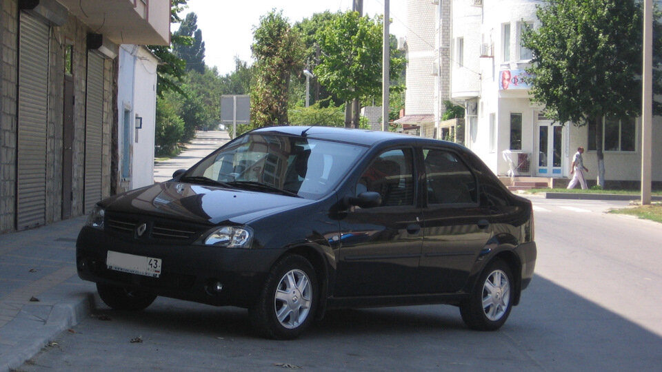 Не все знают, но в дорестайлинге Logan в черном цвете (не темно-сером) можно было приобрести в редкой комплектации: black line.