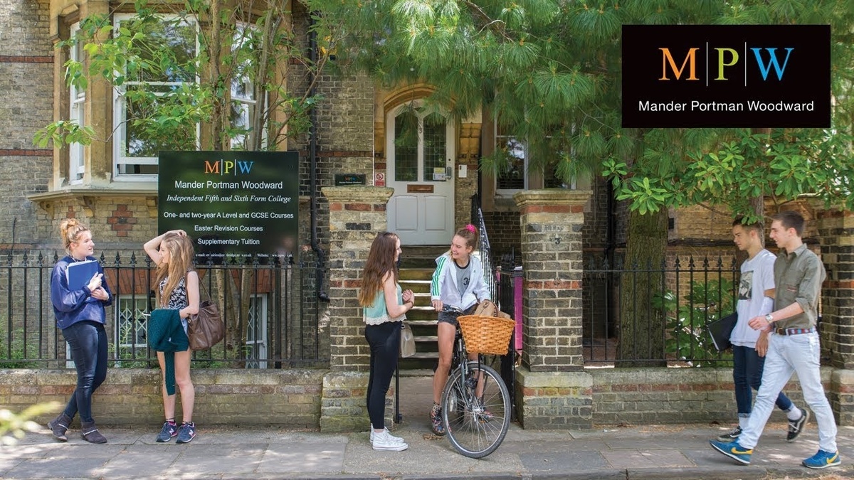 Одно из преимуществ MPW Sixth Form College — широкий выбор предметов и гибкость учебного плана. Можно сказать, что каждого свой уникальный учебный план, который соответствует конкретным целям студента. Каждый может выбрать те дисциплины, которые наилучшим образом соответствуют его талантам и устремлениям.