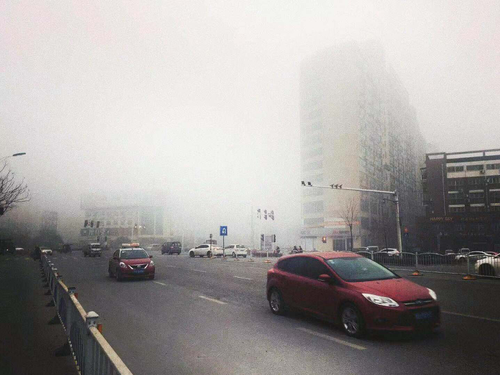 Опускается смог