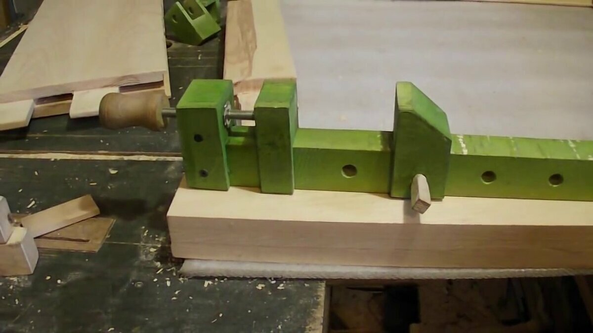 Расширяемая струбцина. Фото автора.