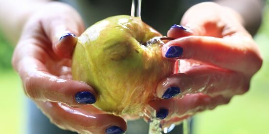 Шарлотка с карамелизированными яблоками — рецепт с фото пошагово.