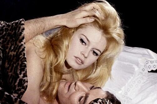 
Возможно Бриджит Бардо хорошо известна за ее привлекательность (читай: сексуальность), перевернувшую фильм Вадима Роже "И Бог создал женщину", в котором она бесспорно доказала что, является самой сексуальной актрисой, когда-либо снятой на пленку. Бардо снялась во многих других фильмах Вадима, однако, самый малоизвестный из них - "Отдых воина".