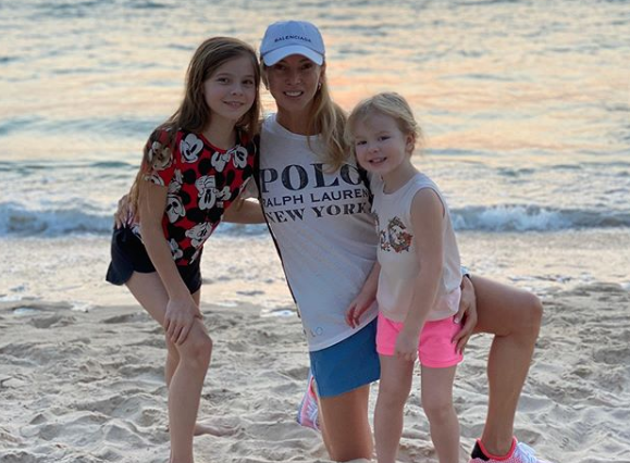 Татьяна Тотьмянина и дочери Елизавета и Мишель.