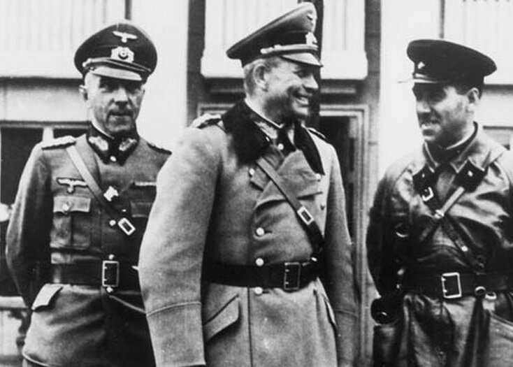 Гудериан, 22-го сентября 1939 года, в Бресте. Рядом с ним комбриг Семён Кривошеин