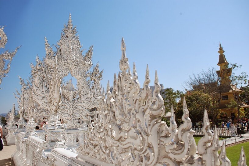 Как вся эта красота сверкает и переливается на солнце...
