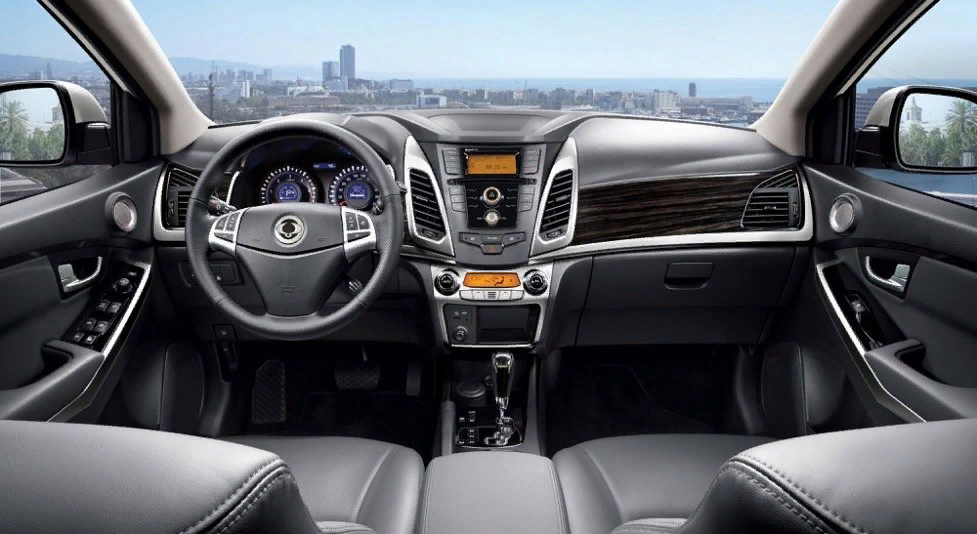 Ssangyong actyon салон. SSANGYONG Actyon 2013 салон. Санг енг Актион 2014. SSANGYONG Actyon New 2014
