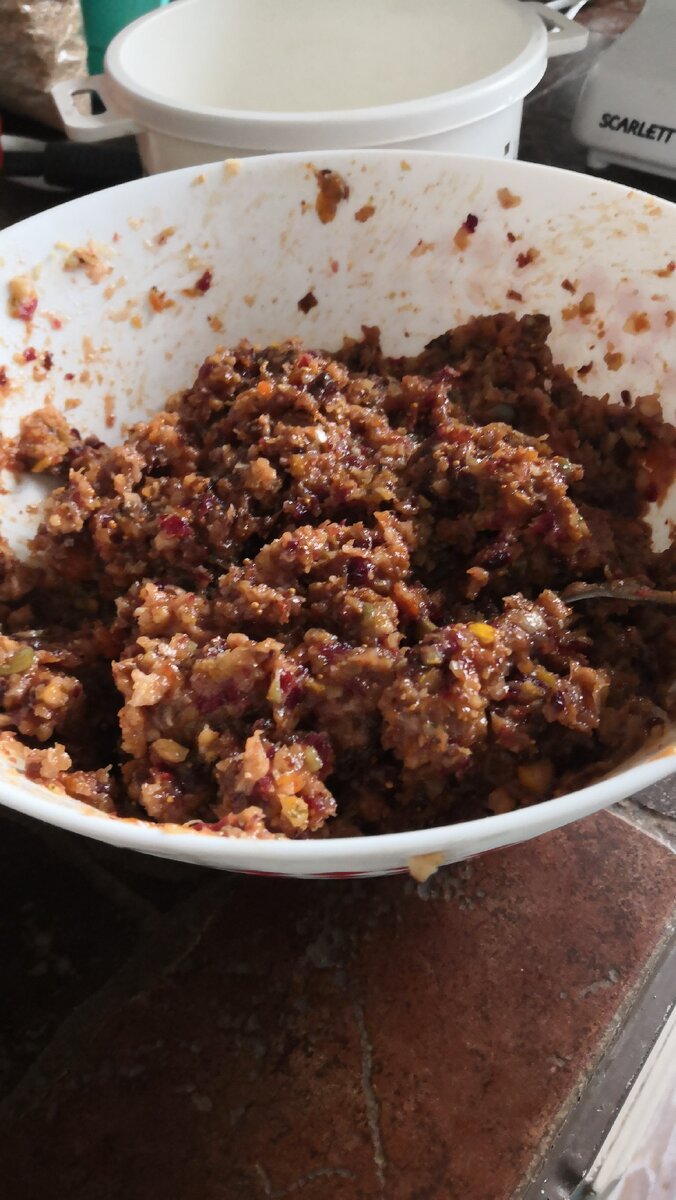 Сухофрукты,орехи,мед,лимон.Пропорции брала на глаз.