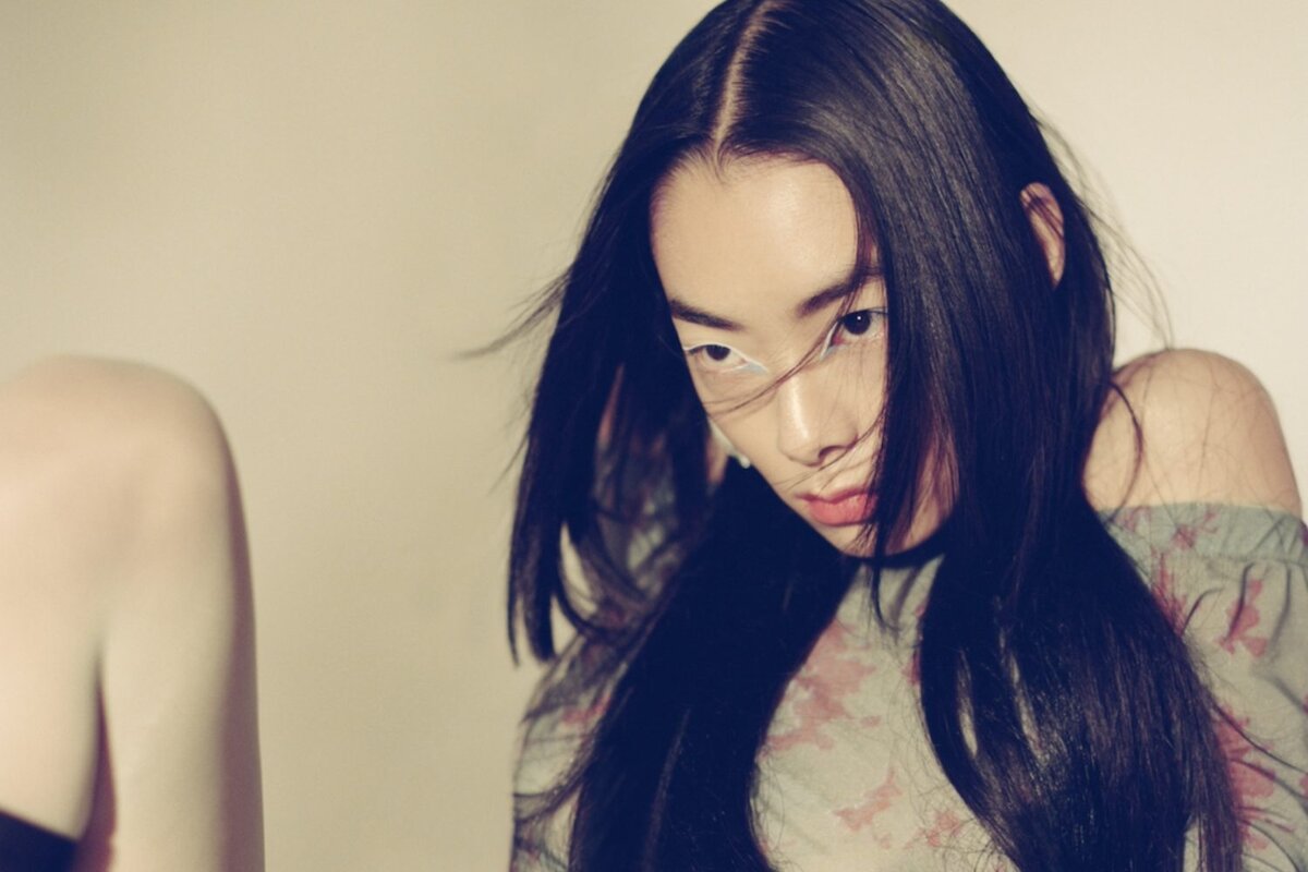 Дебютный мини-альбом певицы«RINA»вышел в 2017 году и собрал восторженные отзывы как критиков, так и слушателей