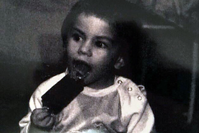 Демет Оздемир в детстве