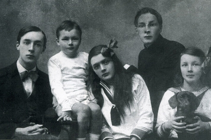 Володя Набоков с братьями и сестрами, 1918 год