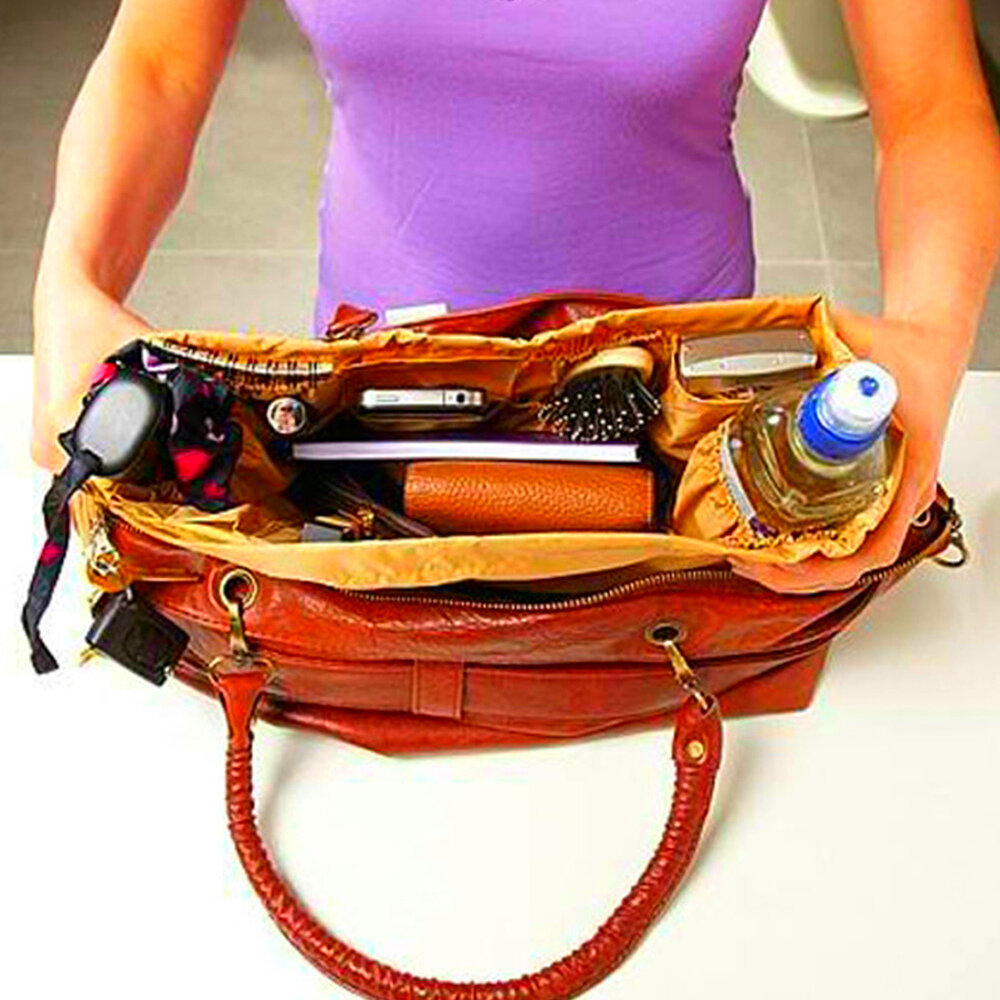 Что женщины носят в сумке
