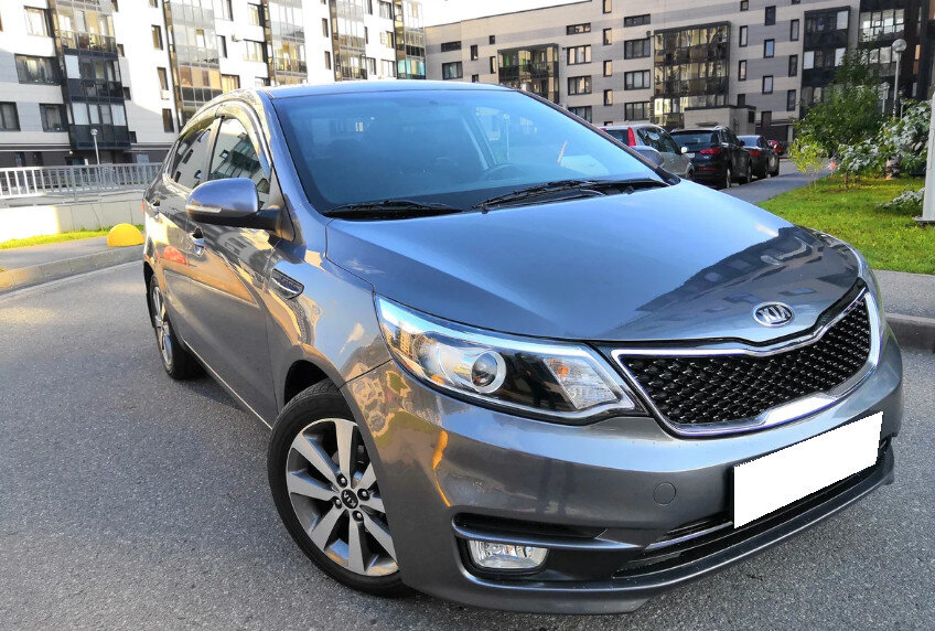 Листайте. Выглядит свежо. Но такие фары - только у топовой версии