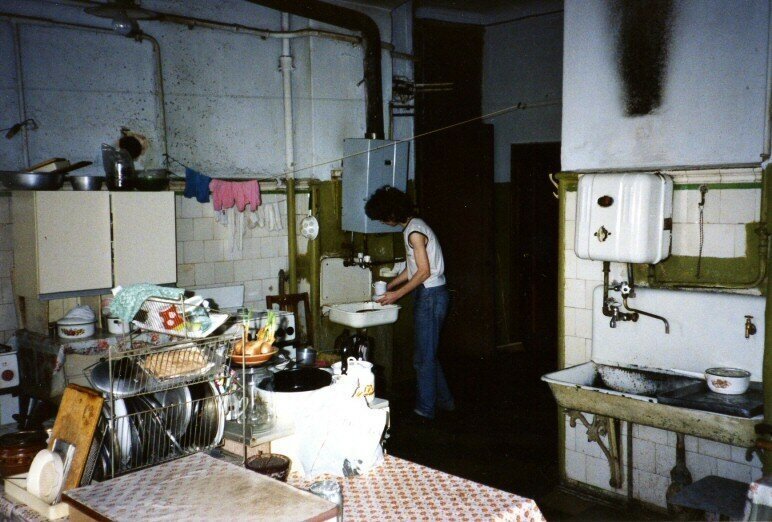 Кухня в советской коммуналке (Источник: Яндекс картинки)