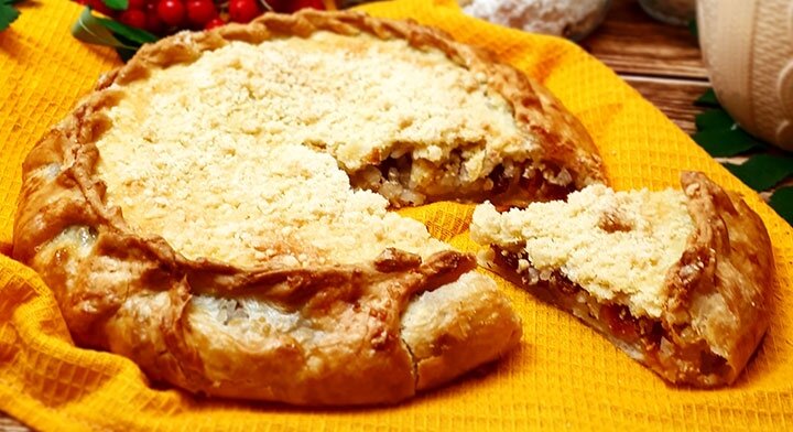 Сладкий пирог с сухофруктами. 