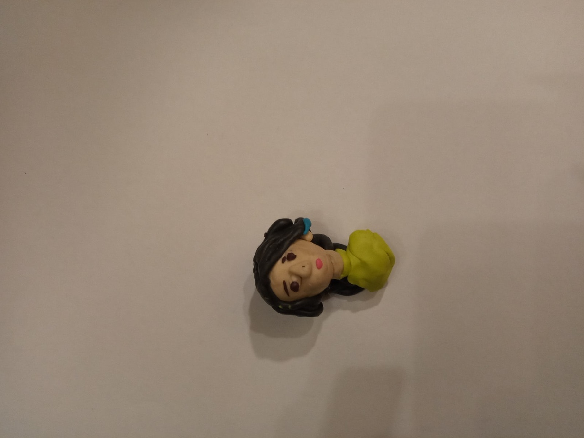 Начинаем лепить  голову . Возможно , в процессе будет выглядеть не очень, но результат Вас удивит !