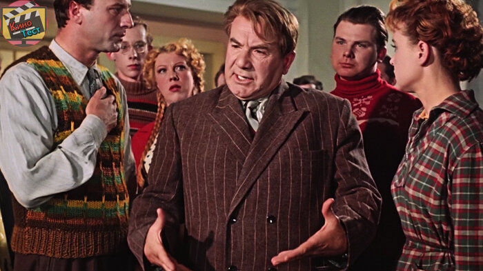 Кадр из фильма "Карнавальная ночь"