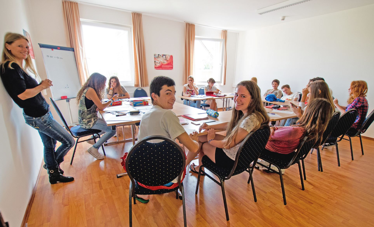 немецкая школа. основная школа в германии. немецкая школа. средняя школа в австрии. школа обучения немецкого языка.