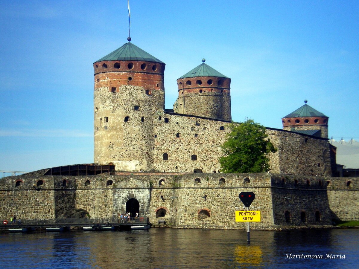 Средневековая крепость Олавинлинна в г. Савонлинна, Финляндия