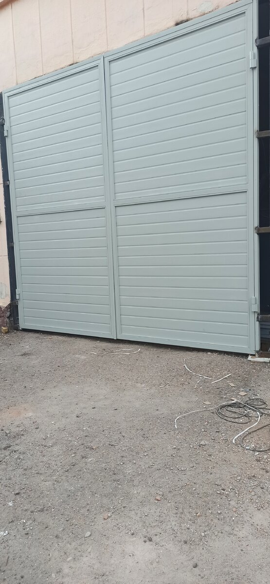 Покраска ворот в уникальный цвет пятерочки