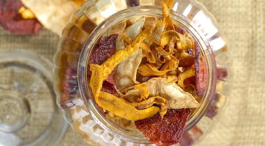 Ассорти из домашних чипсов, специально для www.gastronom.ru