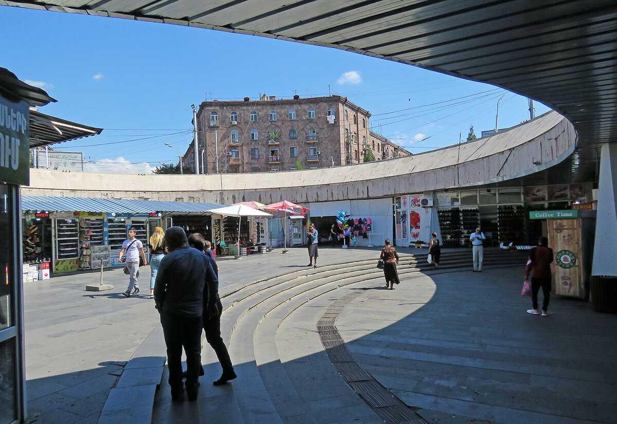 Метро в ереване фото