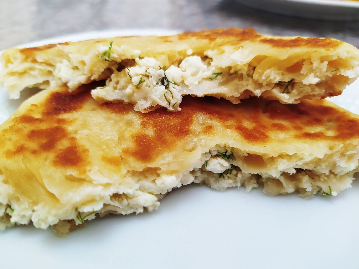 Постаралась показать на фото, тесто получается тонким и не разорвалось, вкусной начинки много.