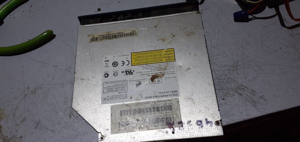 Привод DVD от "Тошиба".