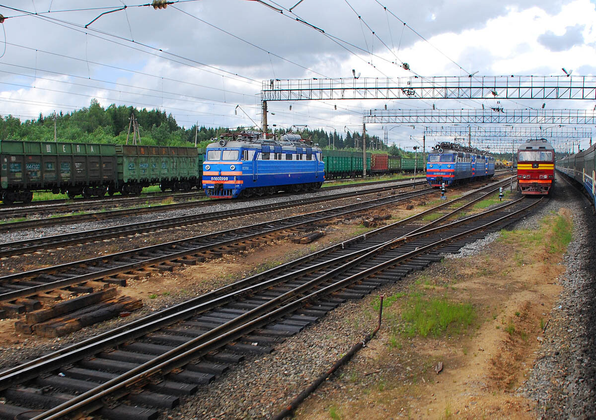 Пригородный поезд коноша. Пригородный поезд коноша. Тэп70-0533. Эд9т мстс. Эд9т 3018.