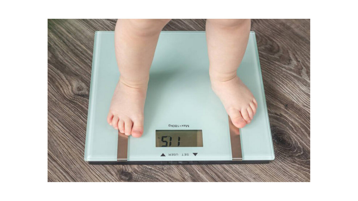 А весы, на мой взгляд неотъемлемая часть культуры любого народа. И о да часто с ними в конфлик вступают именно дверки шкафа