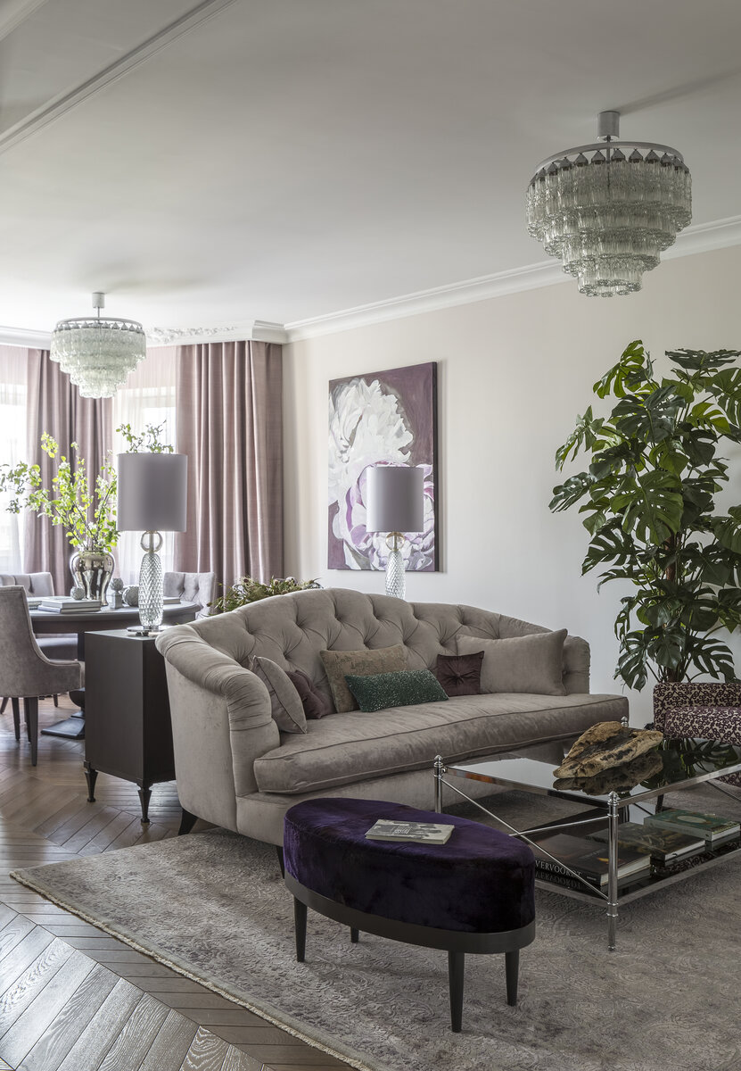Искусственная монстера арт.10.21206N Treez Collection в интерьере гостиной