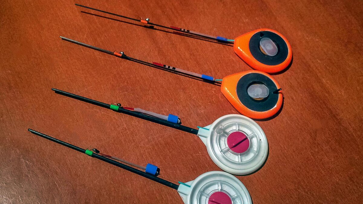 Комплекты балалаек с одинаковыми мормышками.