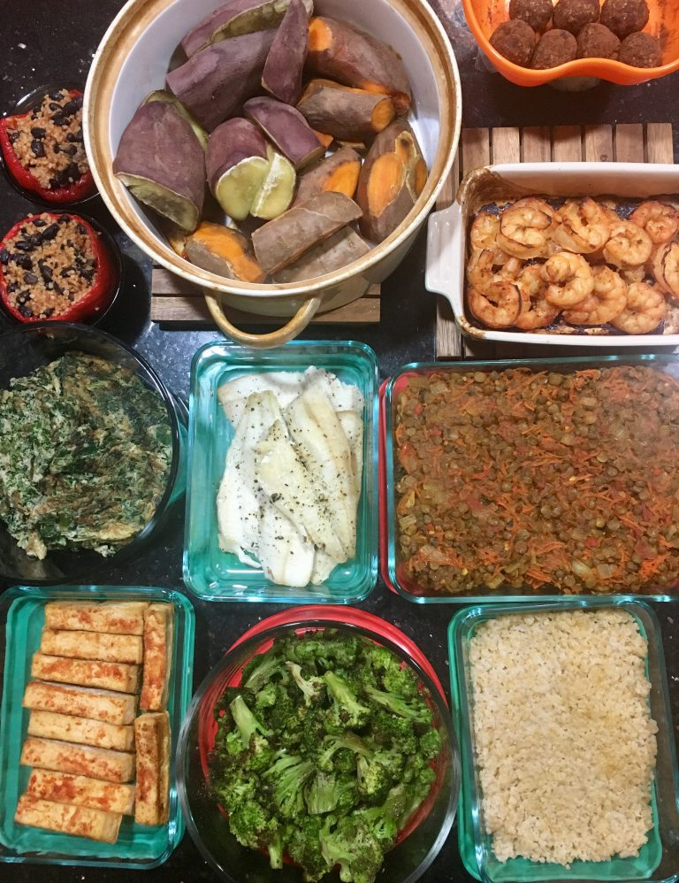 Вот основные продукты, которые были приготовлены (черные бобовые слайдеры и овес не изображены)