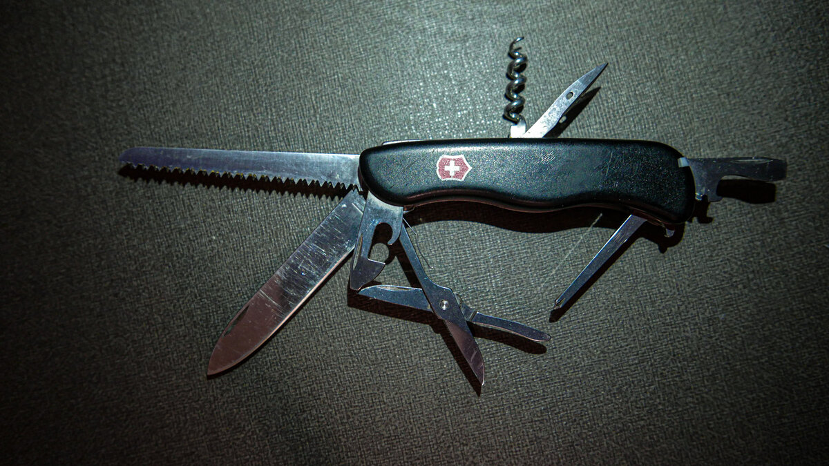 Фото VICTORINOX Outrider.