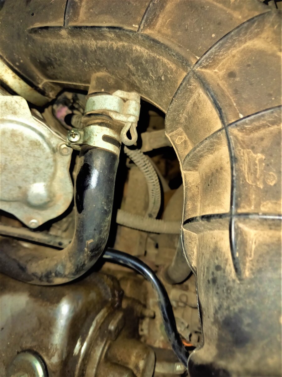 Внизу колектор сильно нагрелся