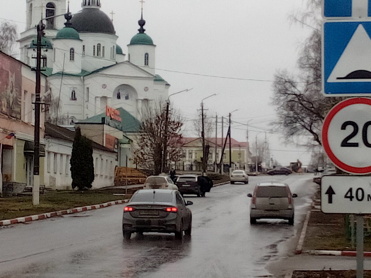 В центре города, подъем от реки. Фото автора