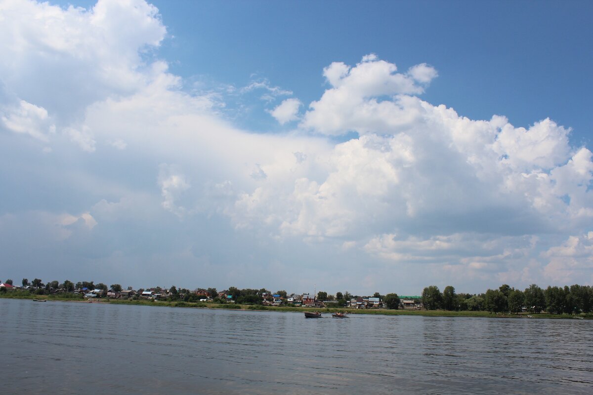 Вятка или Нократ по-татарски кормила многих. Благодаря ей в крае всегда была развита хлебная торговля, а также другие коммерческие операции. Фото мое.