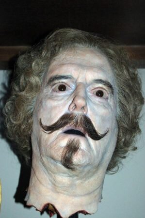 Голова Николаса из реквизита первой части эпопеи