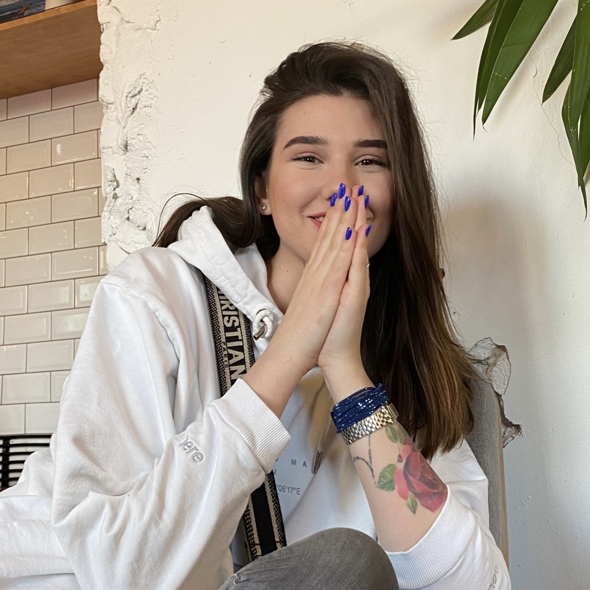 Лучшее, что ты можешь сделать для себя - улыбаться каждый день. 