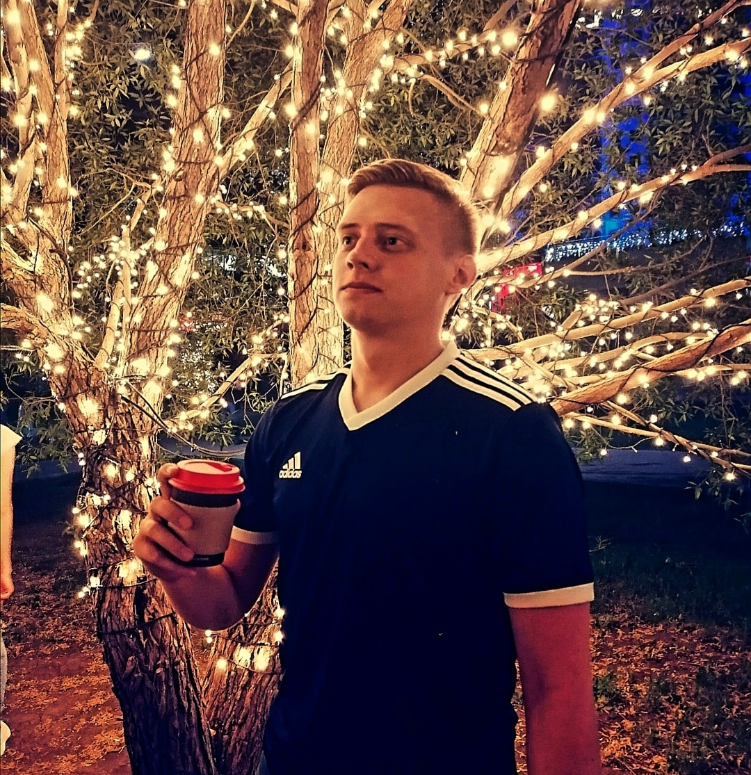 Ну и кто ещё кроме хороших друзей сделает тебе пару прекрасных фото. 