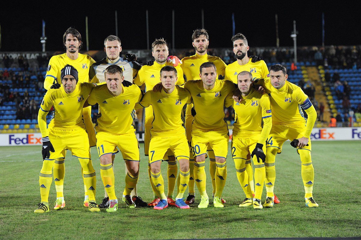 Лига Европы. 1/16 финала. Ростов – Спарта (Чехия) 4-0. Командная фотография перед матчем. Нижний ряд слева-направо: Кристиан Нобоа, Александр Бухаров, Дмитрий Полоз, Фёдор Кудряшов, Тимофей Калачёв, Александр Гацкан. Верхний ряд слева-направо: Сесар Навас, Никита Медведев, Владимир Гранат, Александр Ерохин и Миха Мевля.