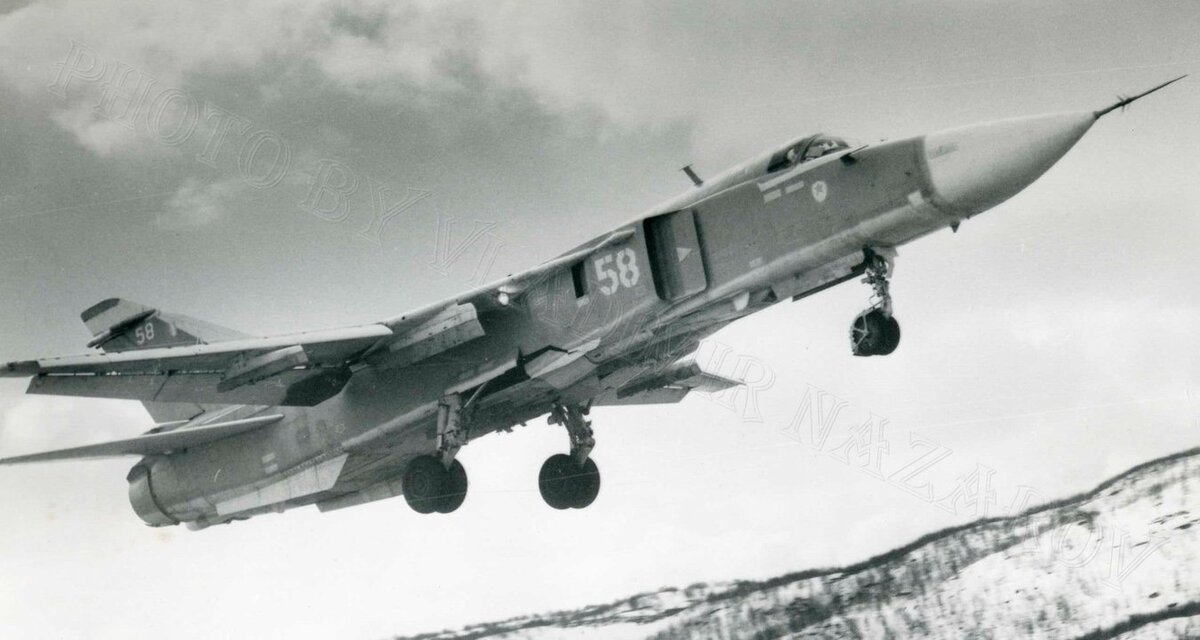 Авторство фотографии принадлежит командиру 146 ОРАЭ подполковнику Назарову В.В.