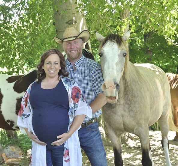 Фото с лошадью. Возлюбленные. В ожидании ребенка