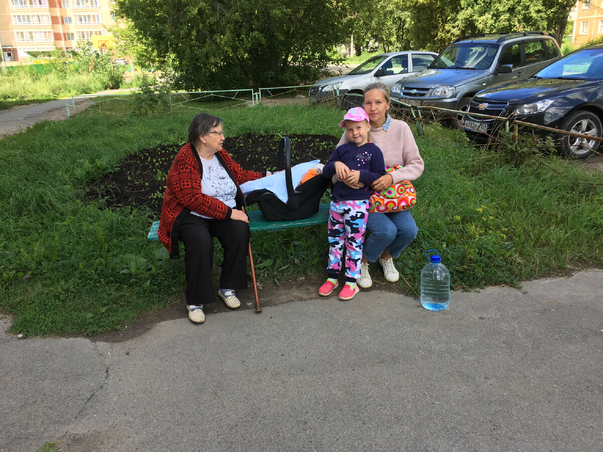 Наша компания. Сумки ещё не все))