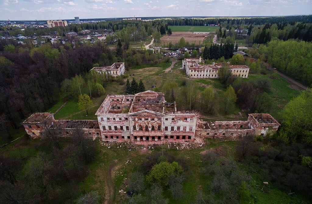 В старинной усадьбе где разместился. Усадьба Гребнево Фрязино. Усадьба Гребнево Щелково. Усадьбы Щелковского района Московской области Гребнево. Гребнево усадьба Щелковский район.