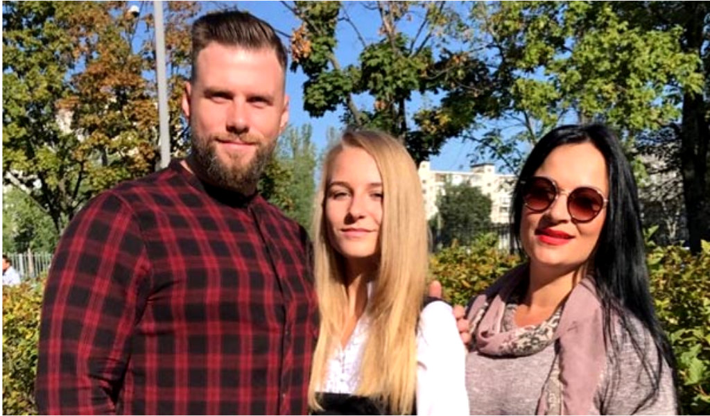 Актриса Виктория Билан с мужем и дочерью