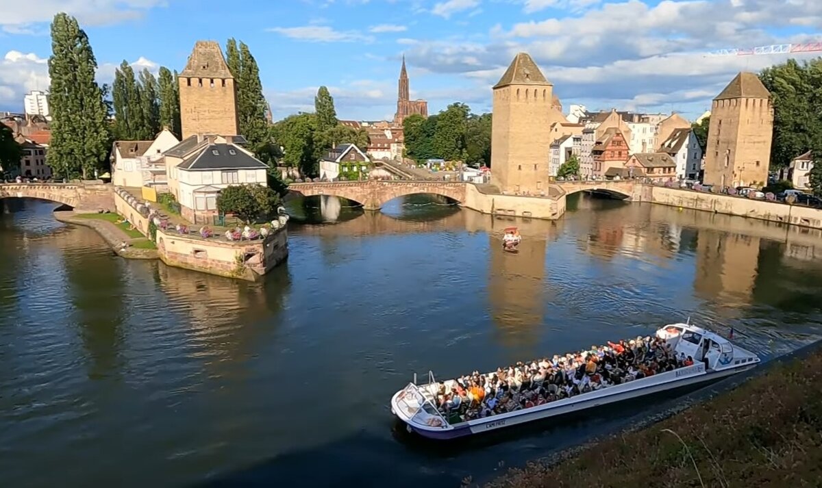 Башни, мосты и речной трамвайчик