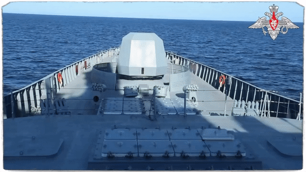 Источник: Минобороны России. В кадре пуск "Циркона", где хорошо видно, что ракета сразу набирает высоту, в отличие от того же "Оникса".